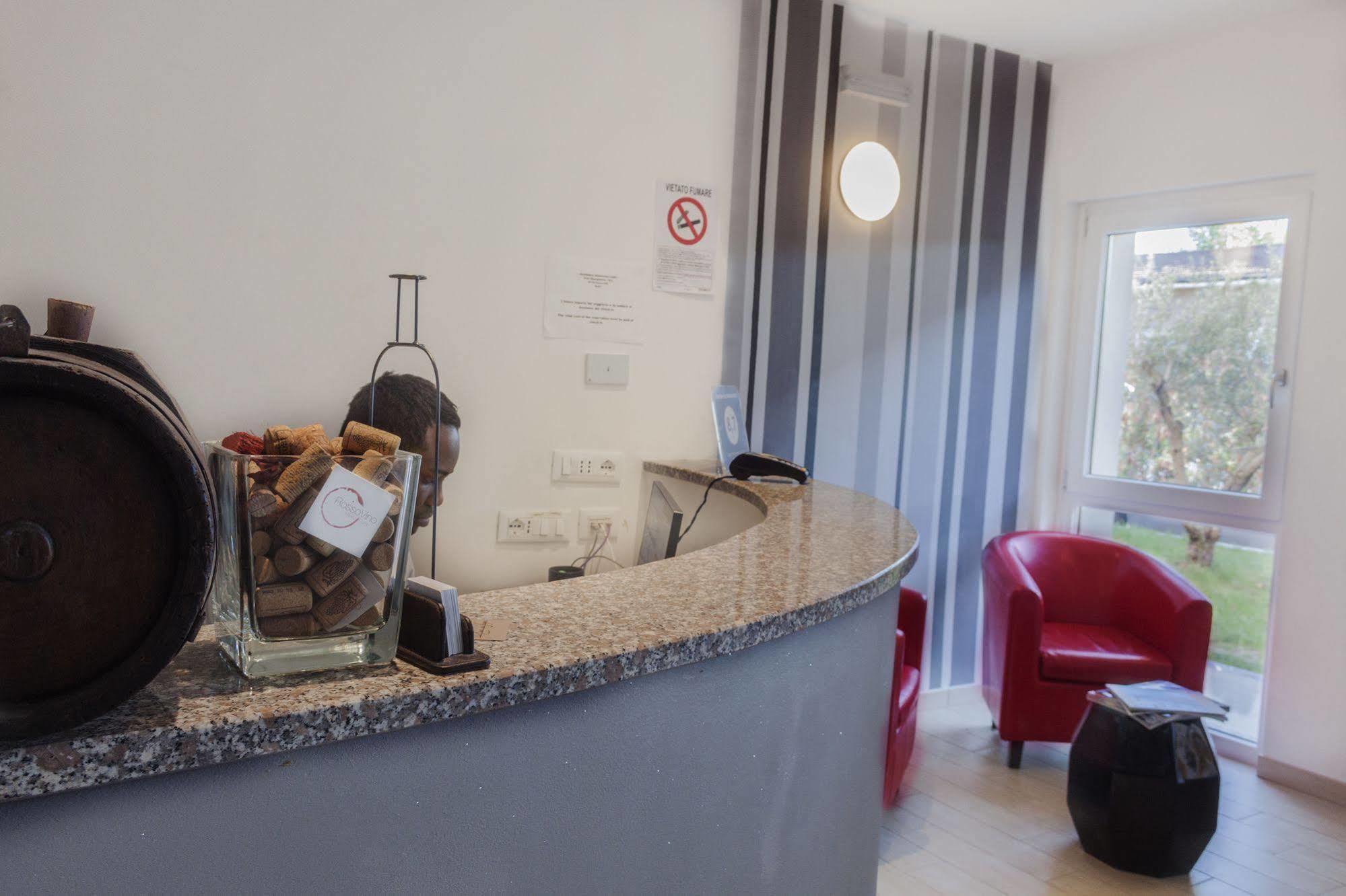 Hotel Rossovino Όπως Εξωτερικό φωτογραφία